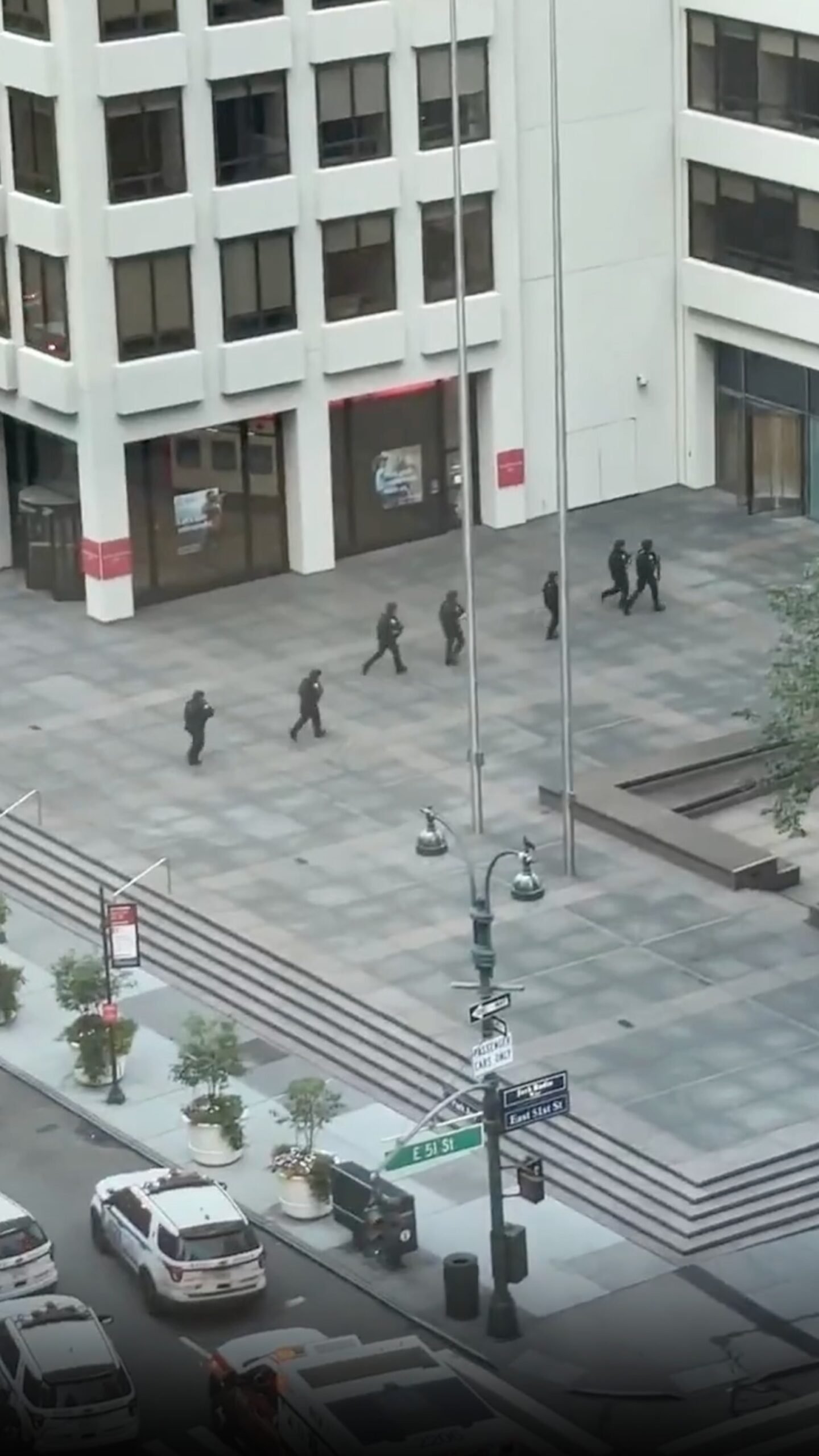 3 dead, including police officer out of service, in the middle of the city of Manhattan: Fuentes