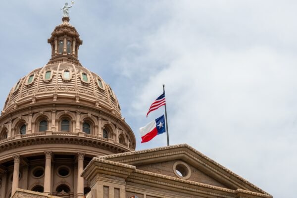Abbott threatens to expel the Democrats who fled from Texas for redistribution of districts